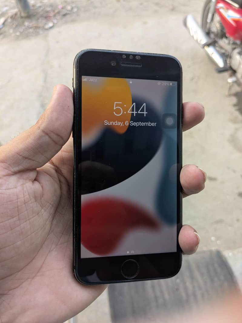Apple iPhone 7 1