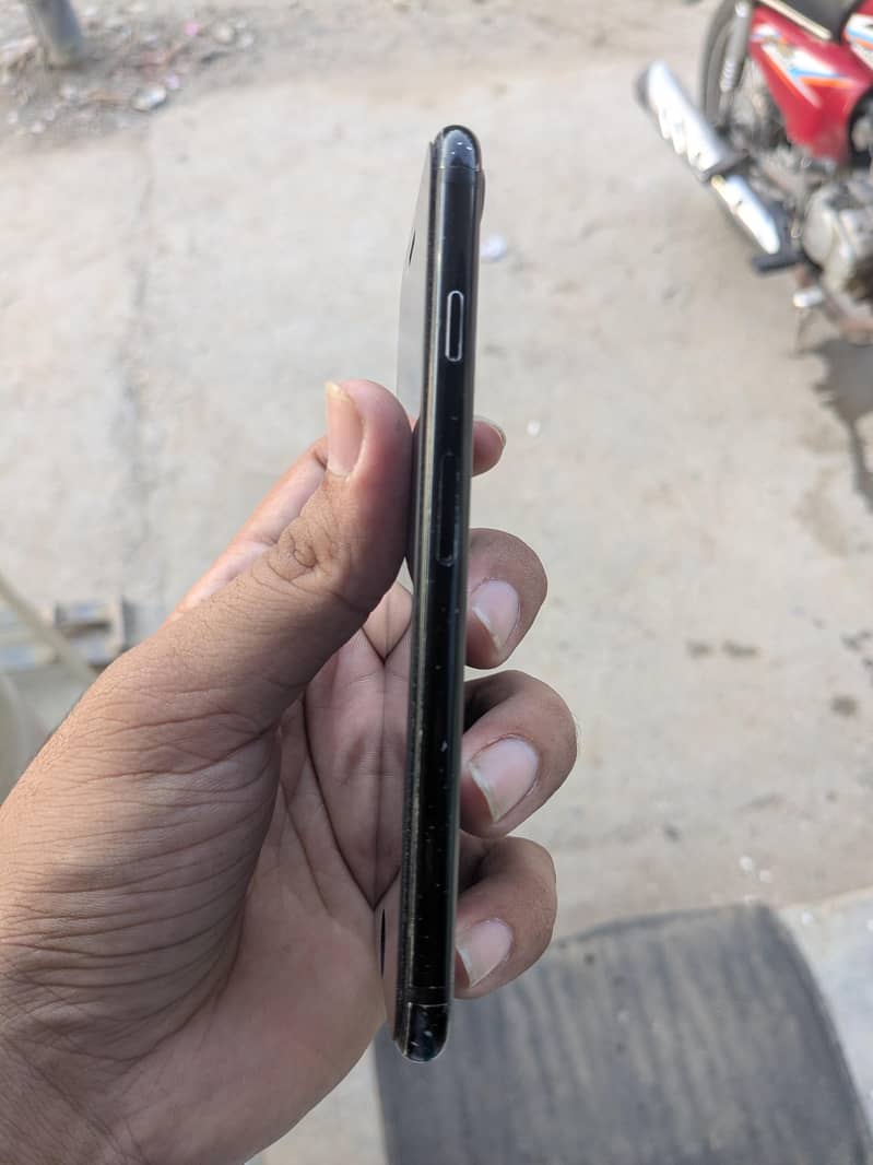 Apple iPhone 7 2