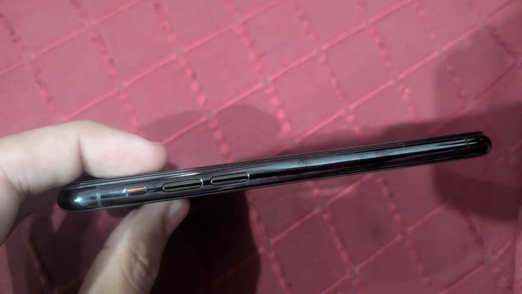 Apple iPhone 11 Pro 3