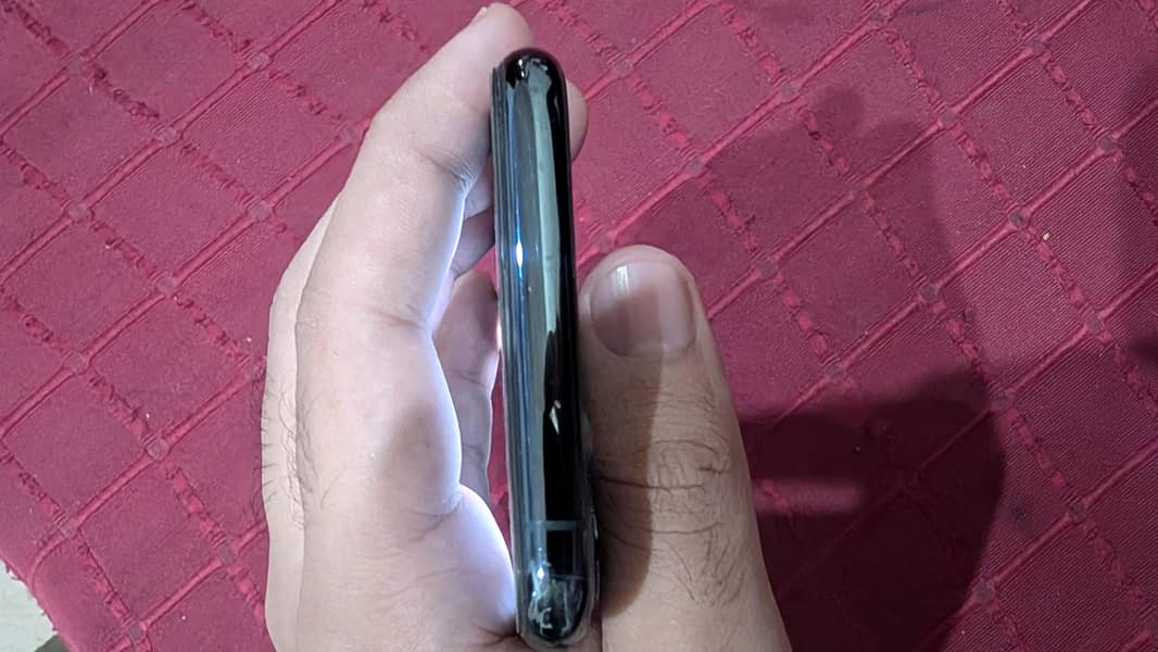 Apple iPhone 11 Pro 4