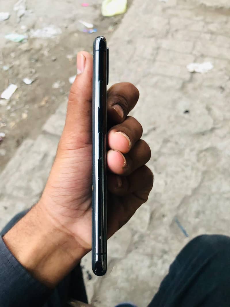 Apple iPhone X 3