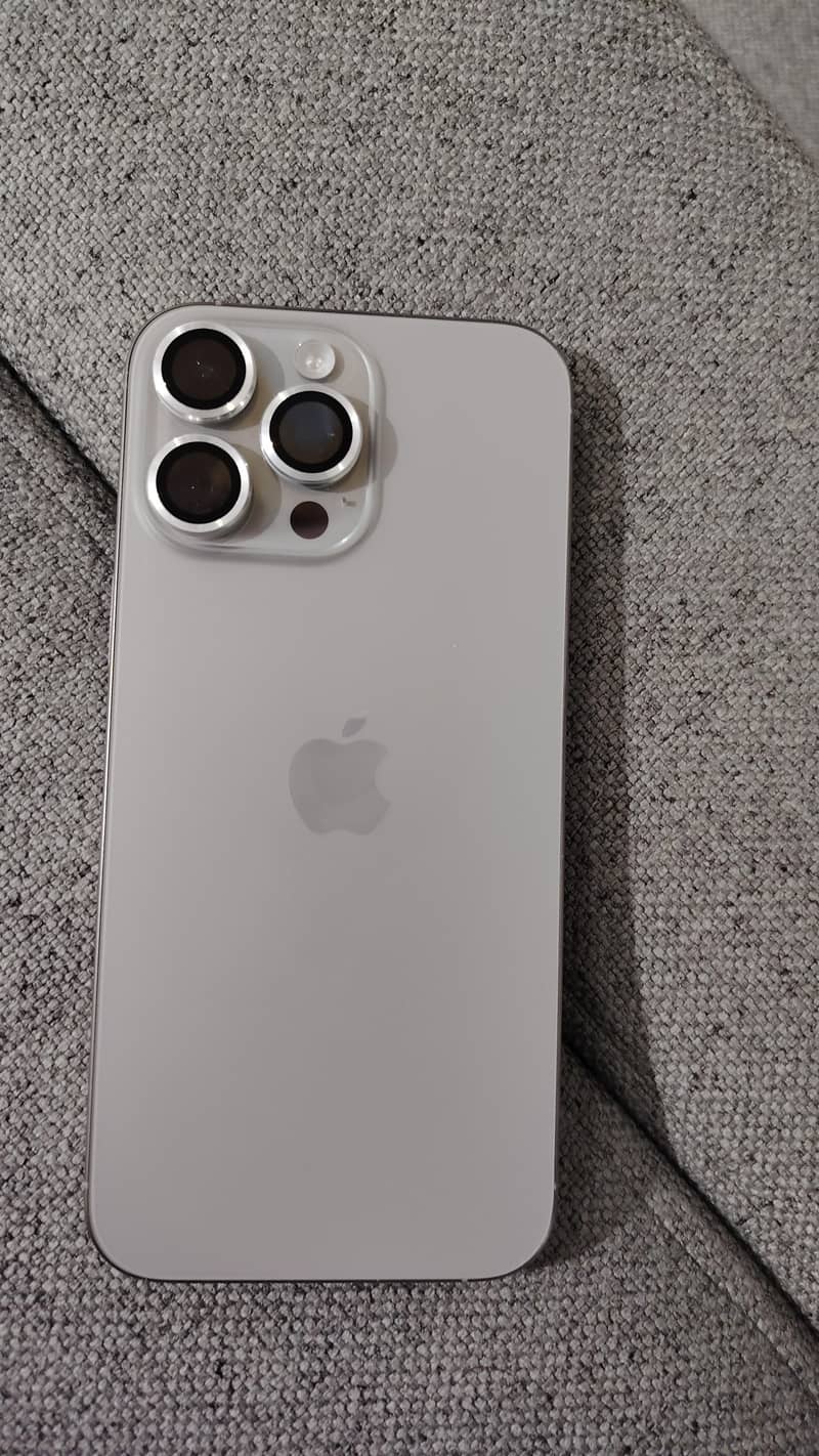 Apple iPhone 16 Pro Max 0