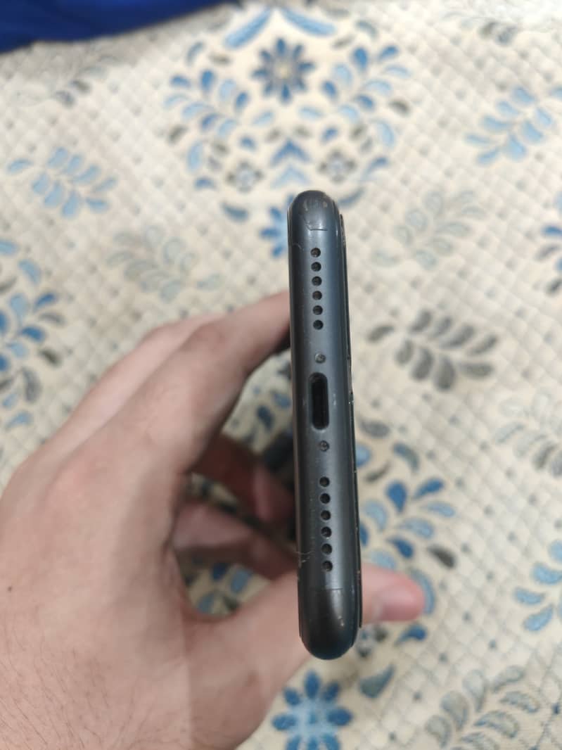Apple iPhone 11 0