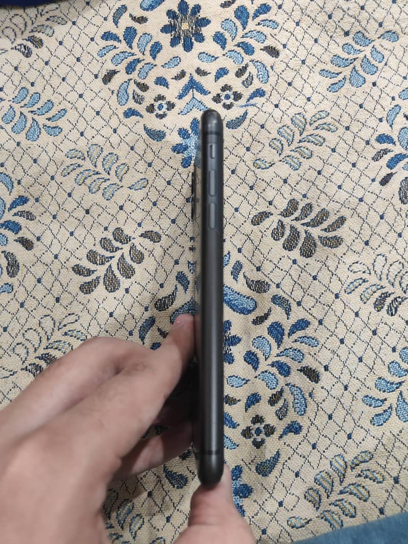 Apple iPhone 11 3