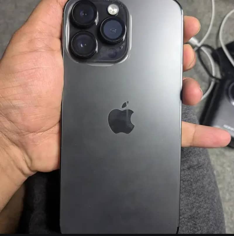 Apple iPhone 14 Pro Max 1