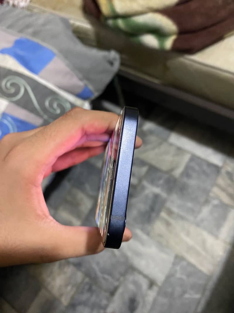 Apple iPhone 12 1