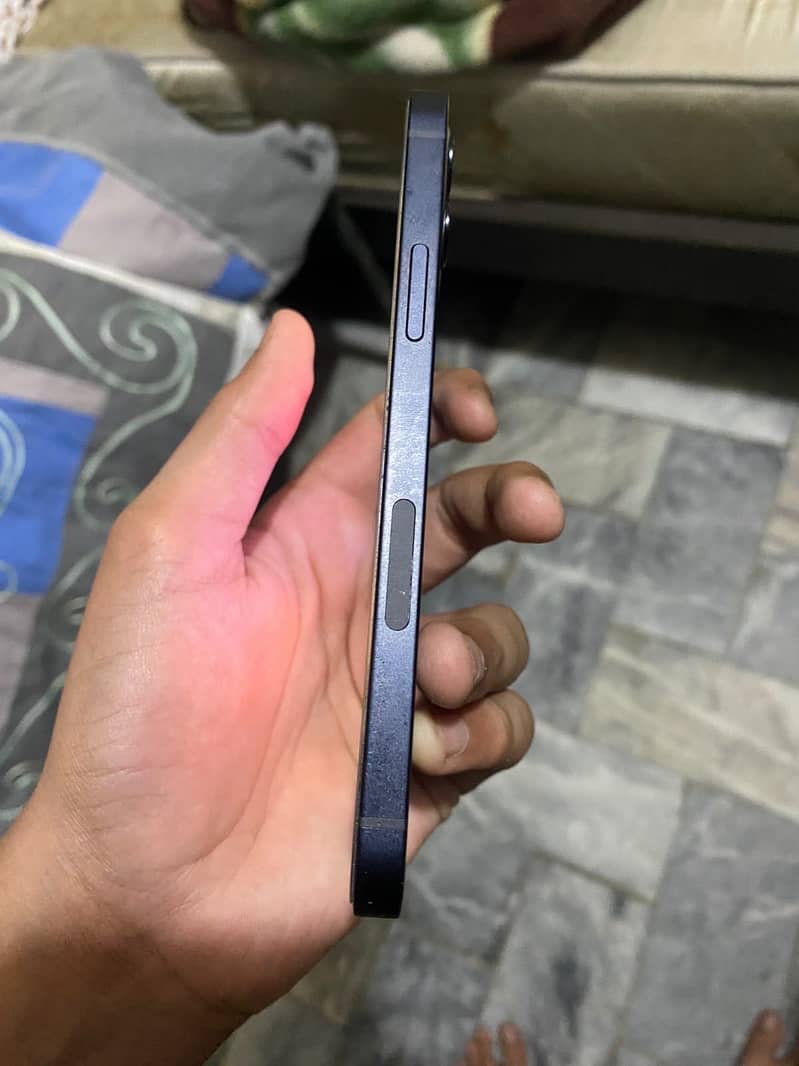 Apple iPhone 12 2