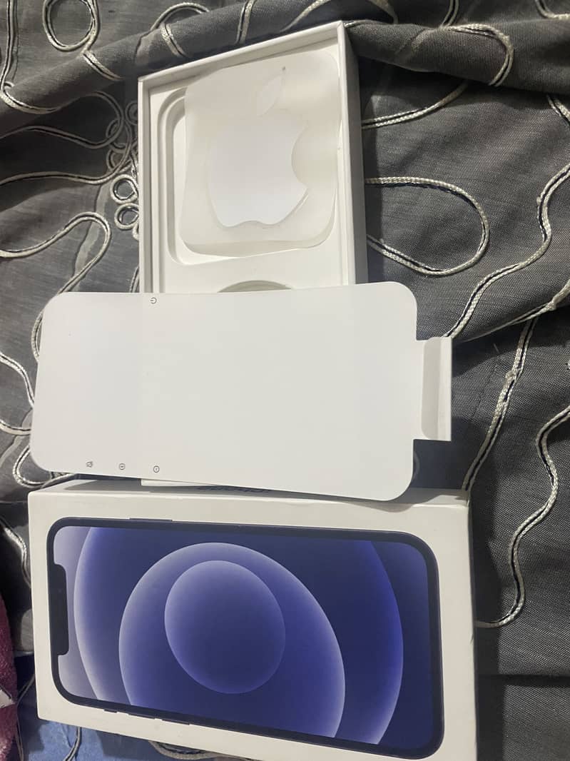 Apple iPhone 12 4