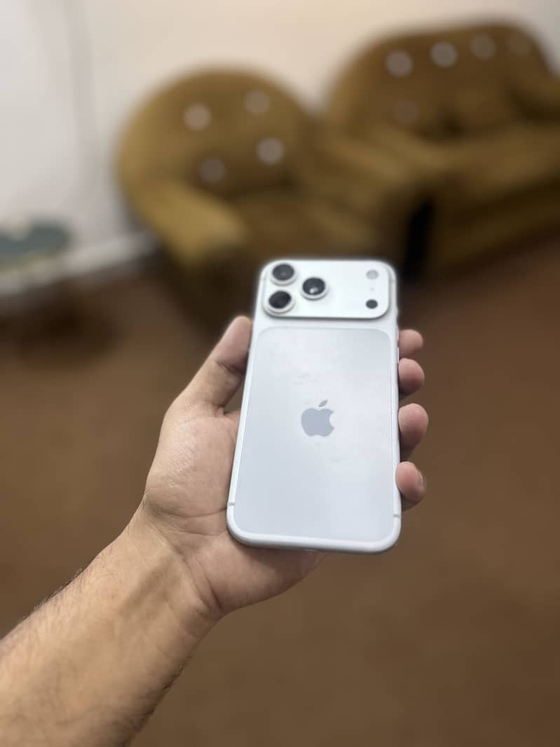 Apple iPhone 17 Pro Max 0