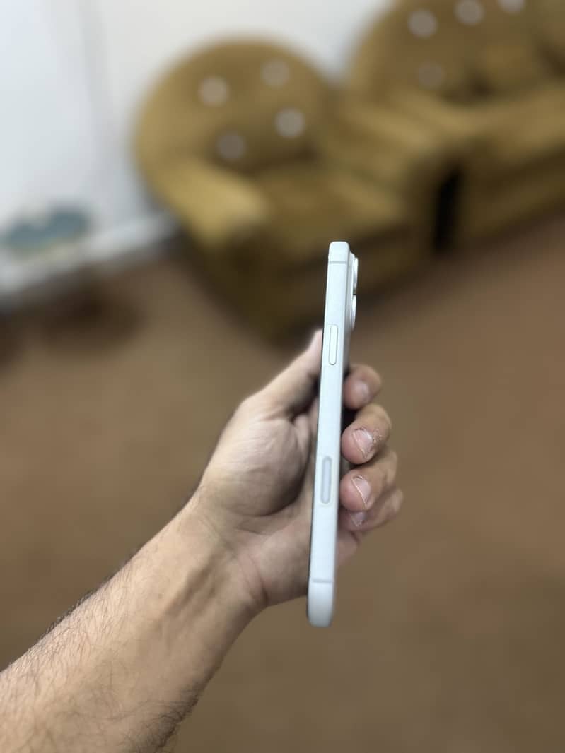 Apple iPhone 17 Pro Max 4