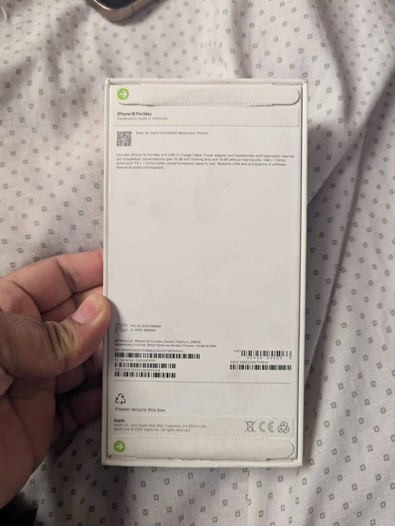 Apple iPhone 16 Pro Max 2