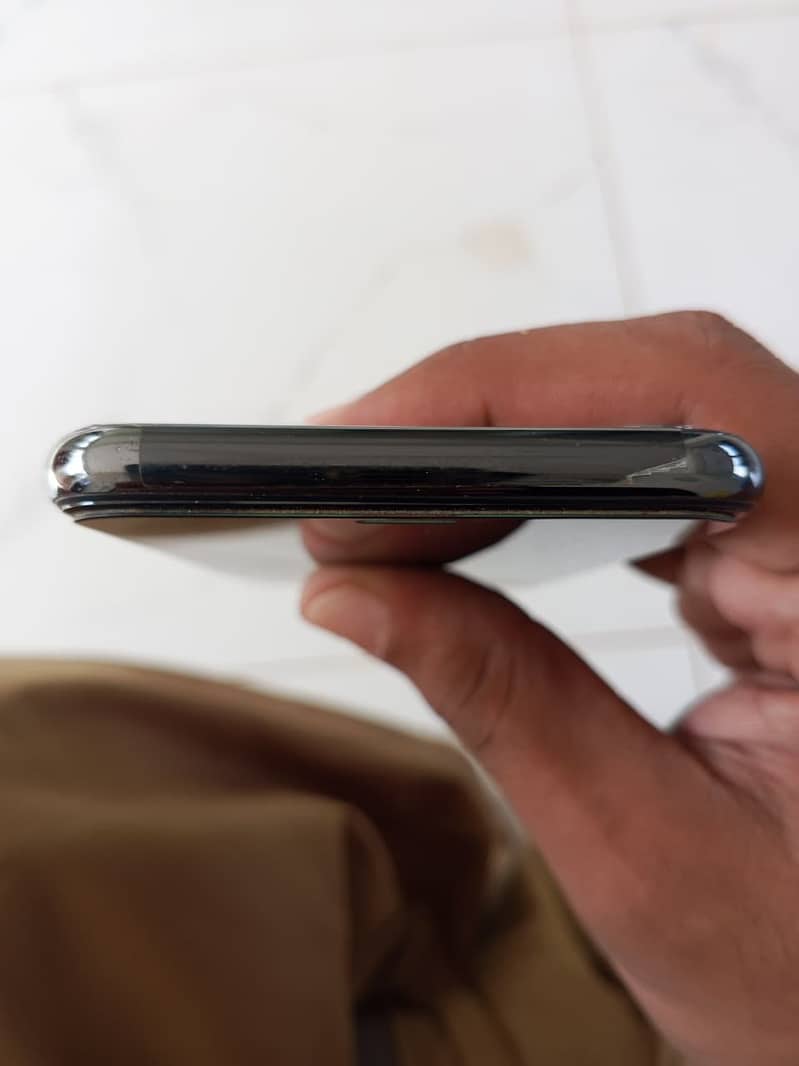 Apple iPhone X 3