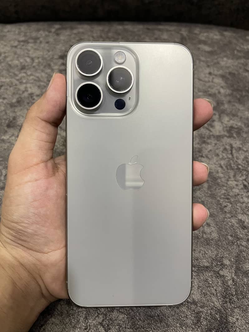 Apple iPhone 15 Pro Max 0