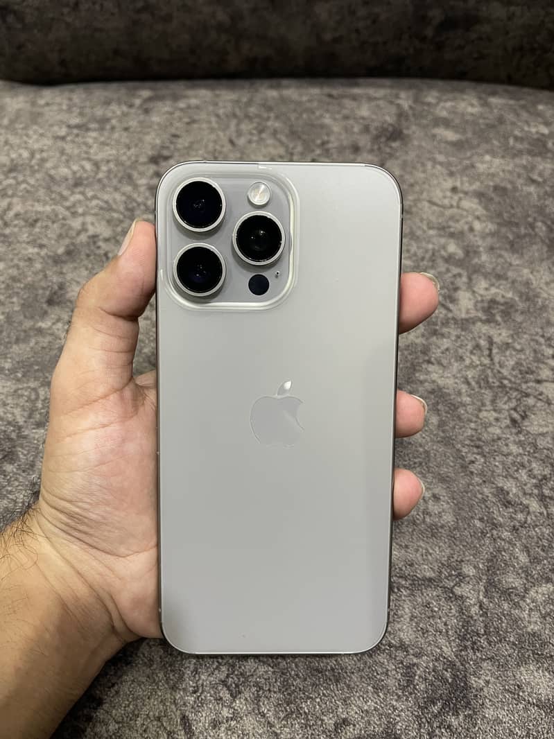 Apple iPhone 15 Pro Max 1