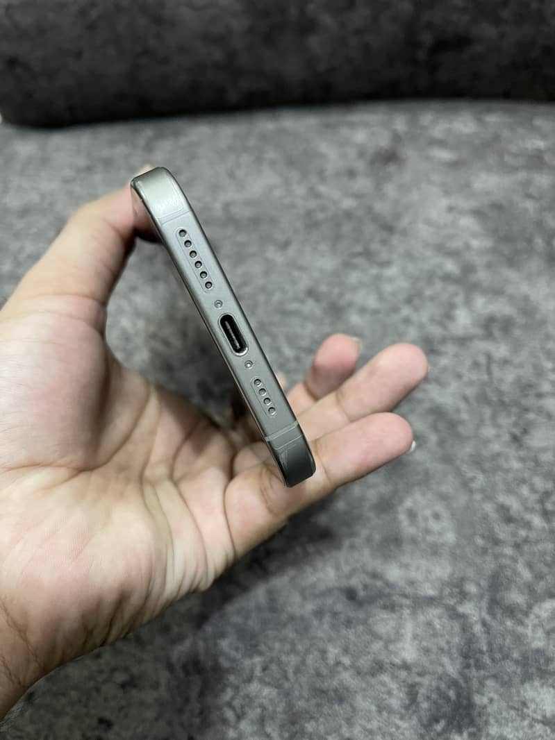 Apple iPhone 15 Pro Max 2