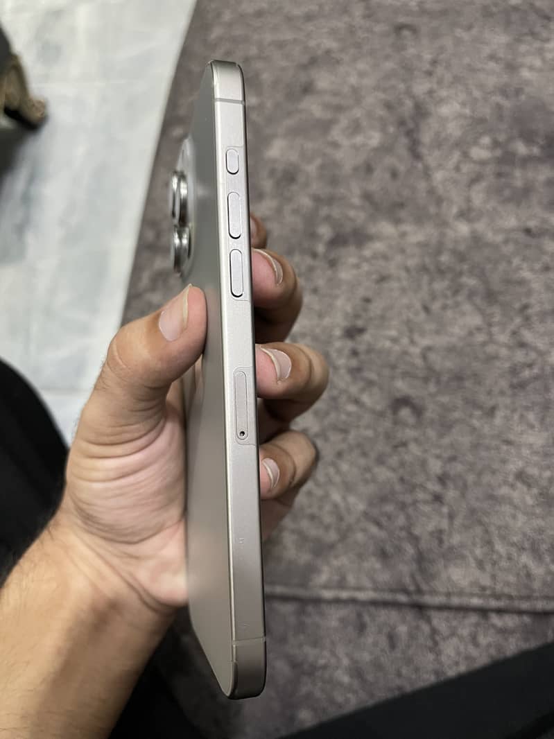 Apple iPhone 15 Pro Max 3