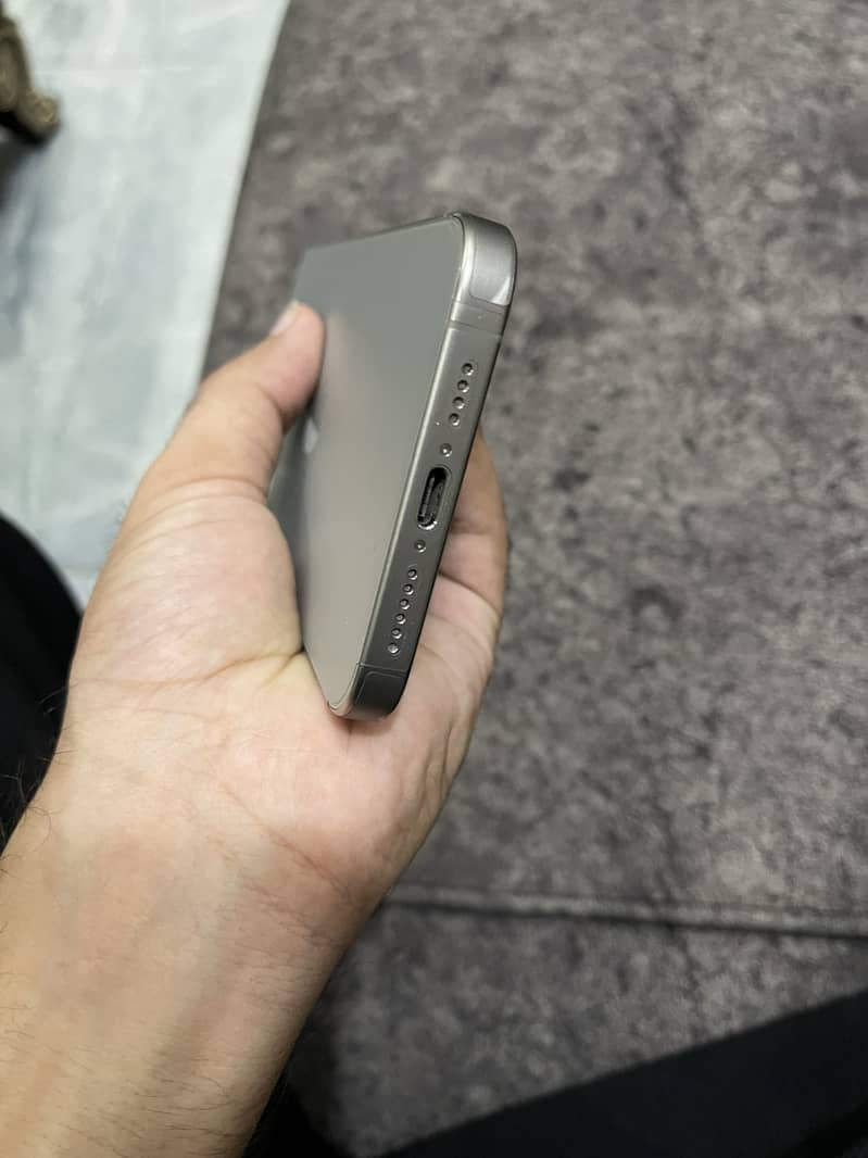 Apple iPhone 15 Pro Max 4