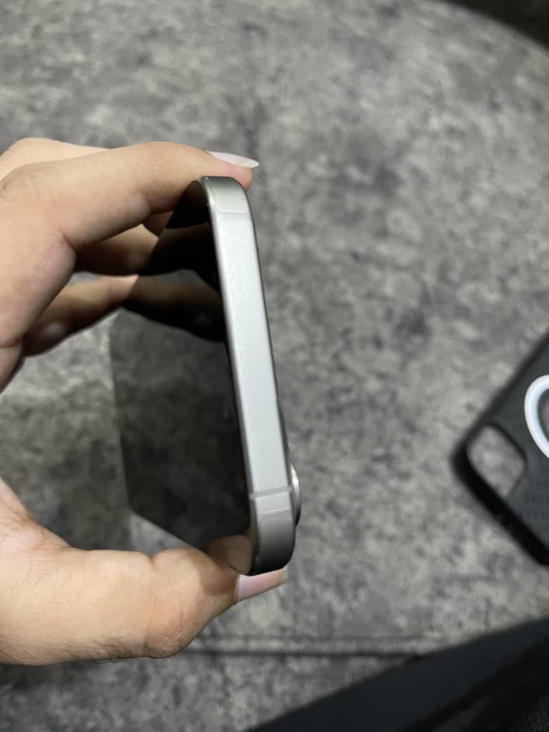 Apple iPhone 15 Pro Max 5
