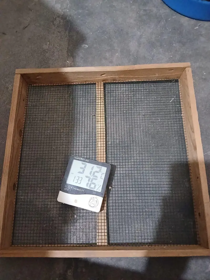30 eggs mannual incubator — photo 5