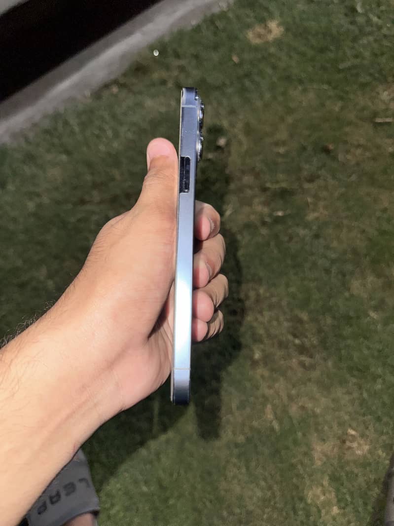 Apple iPhone 13 Pro Max 2