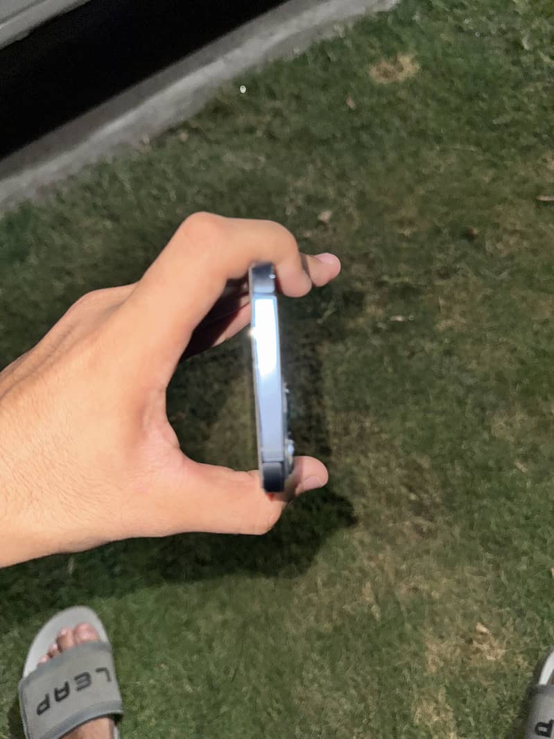 Apple iPhone 13 Pro Max 4