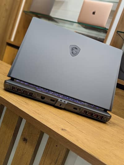 MSI Vector | Ryzen 9 8940HX | RTX 5070 Ti