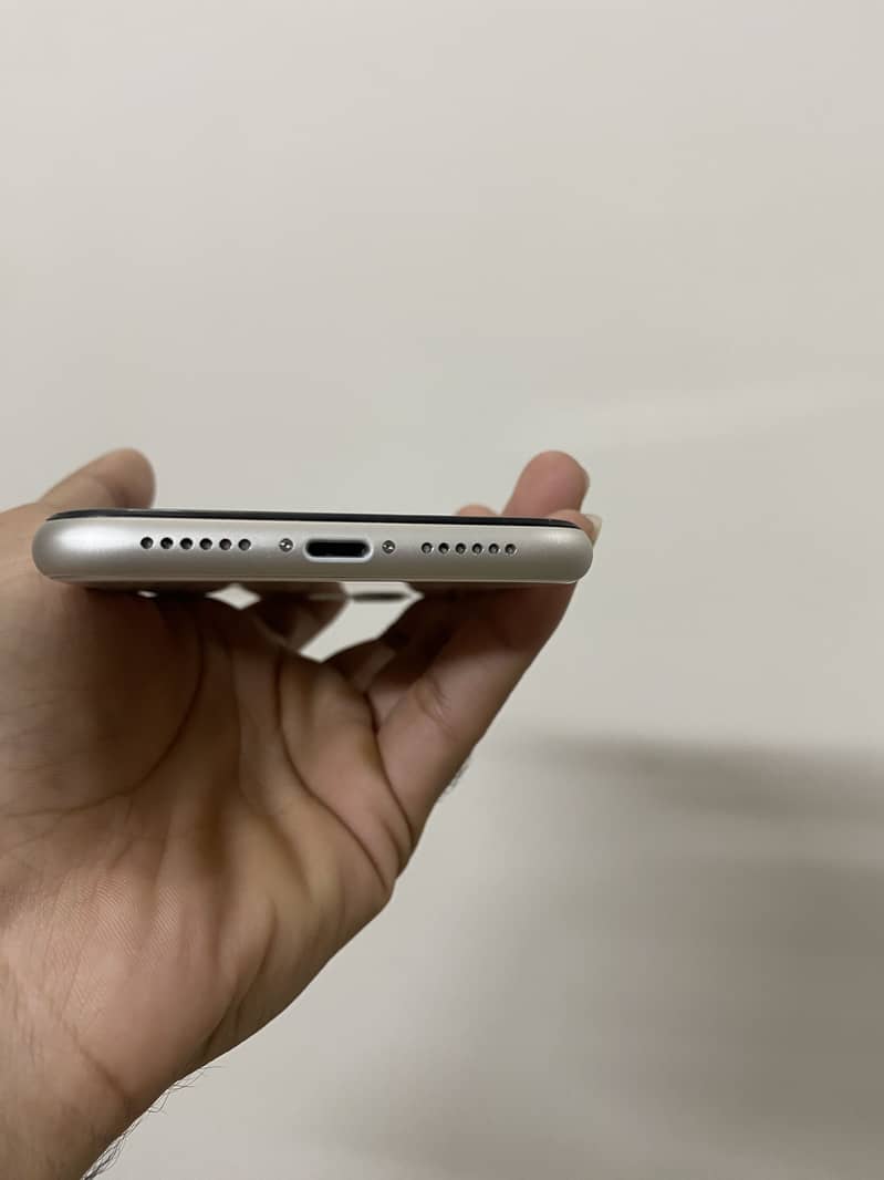 Apple iPhone 11 4