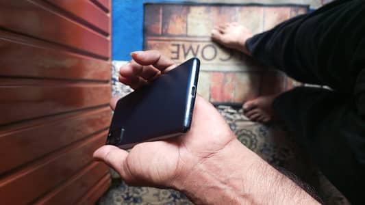 Samsung Mobile S20 FE Pic dekh len details k lye