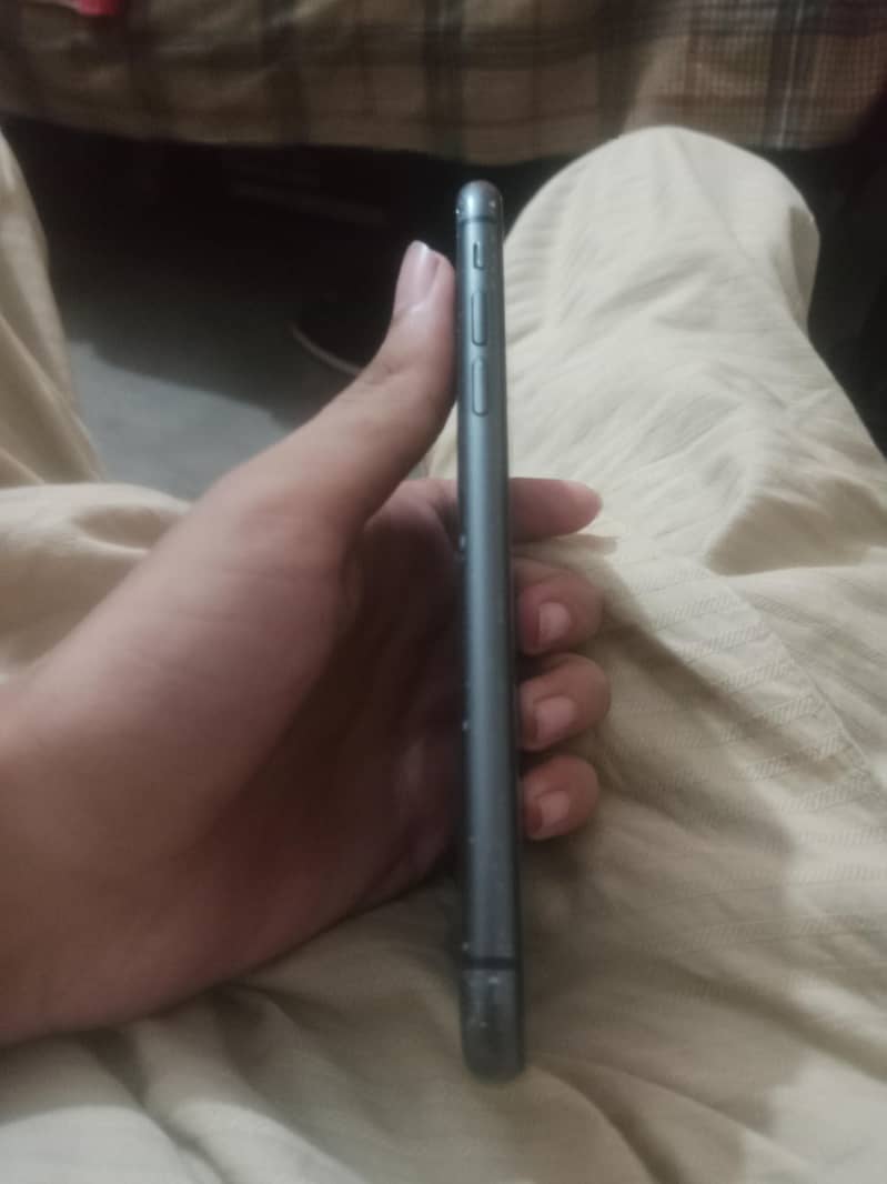 Apple iPhone 11 3