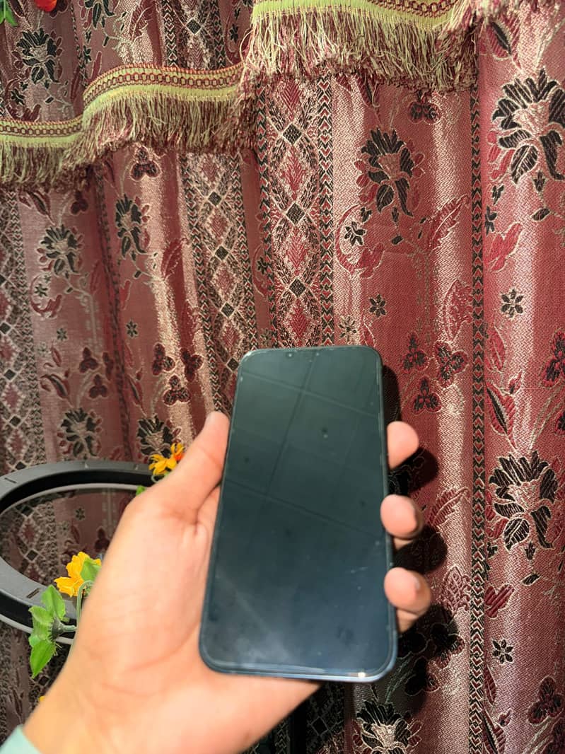 Apple iPhone 13 4
