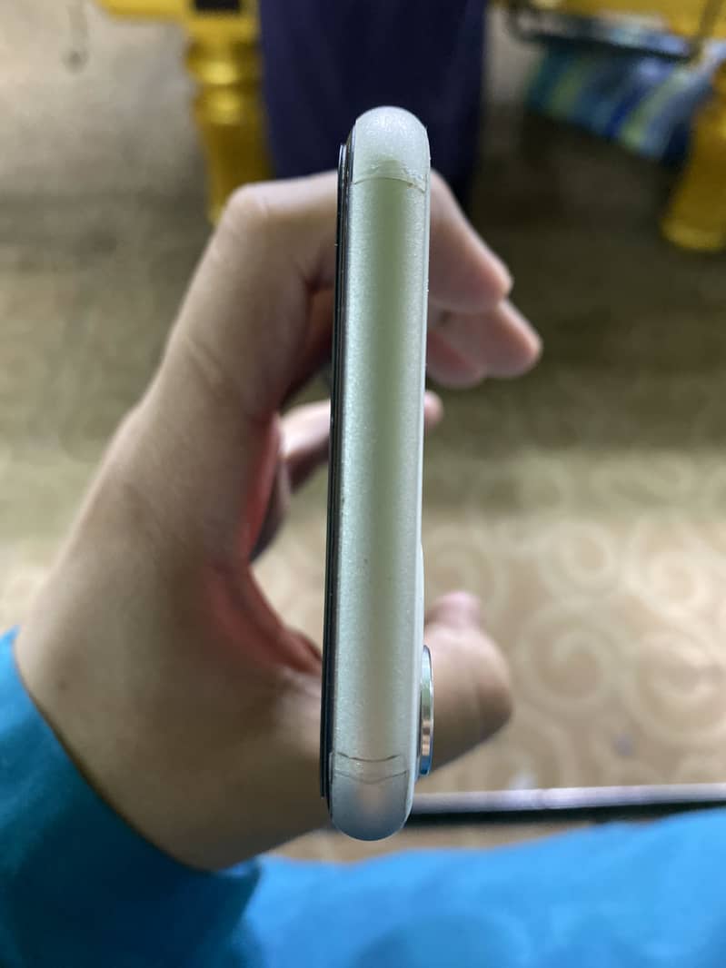 Iphone 11 4