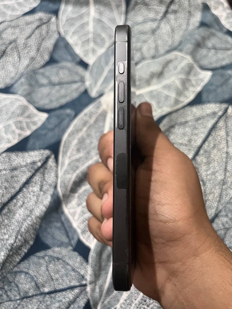 Apple iPhone 15 Pro 0