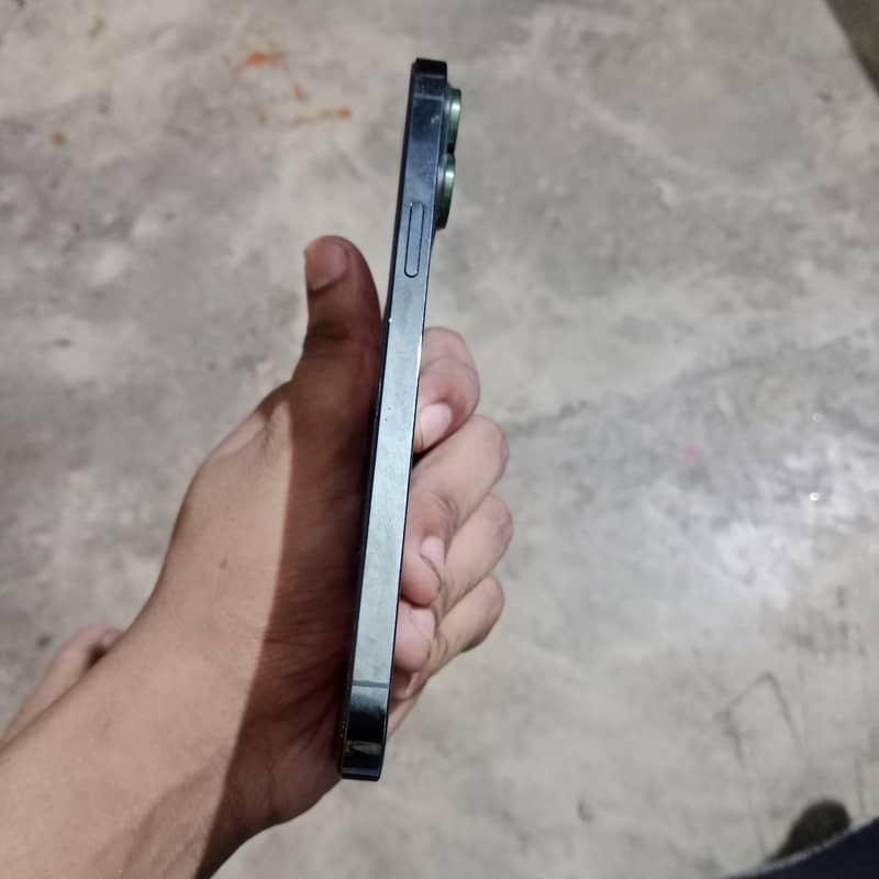 Apple iPhone 13 Pro Max 3
