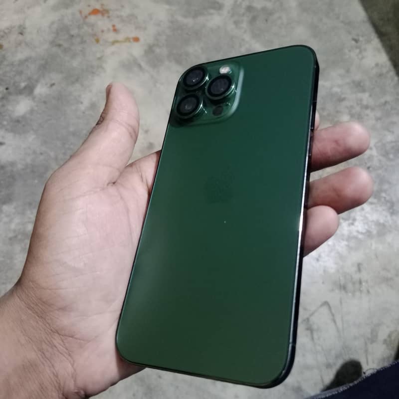 Apple iPhone 13 Pro Max 4