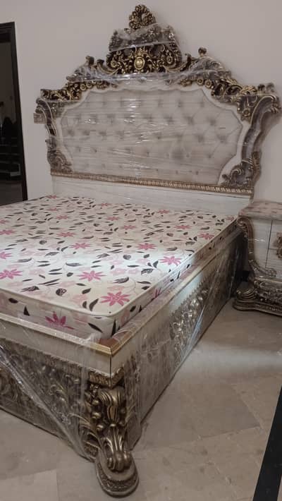 Royal bed virsa furniture, manufacturing 2 years ago, 5 month usage on