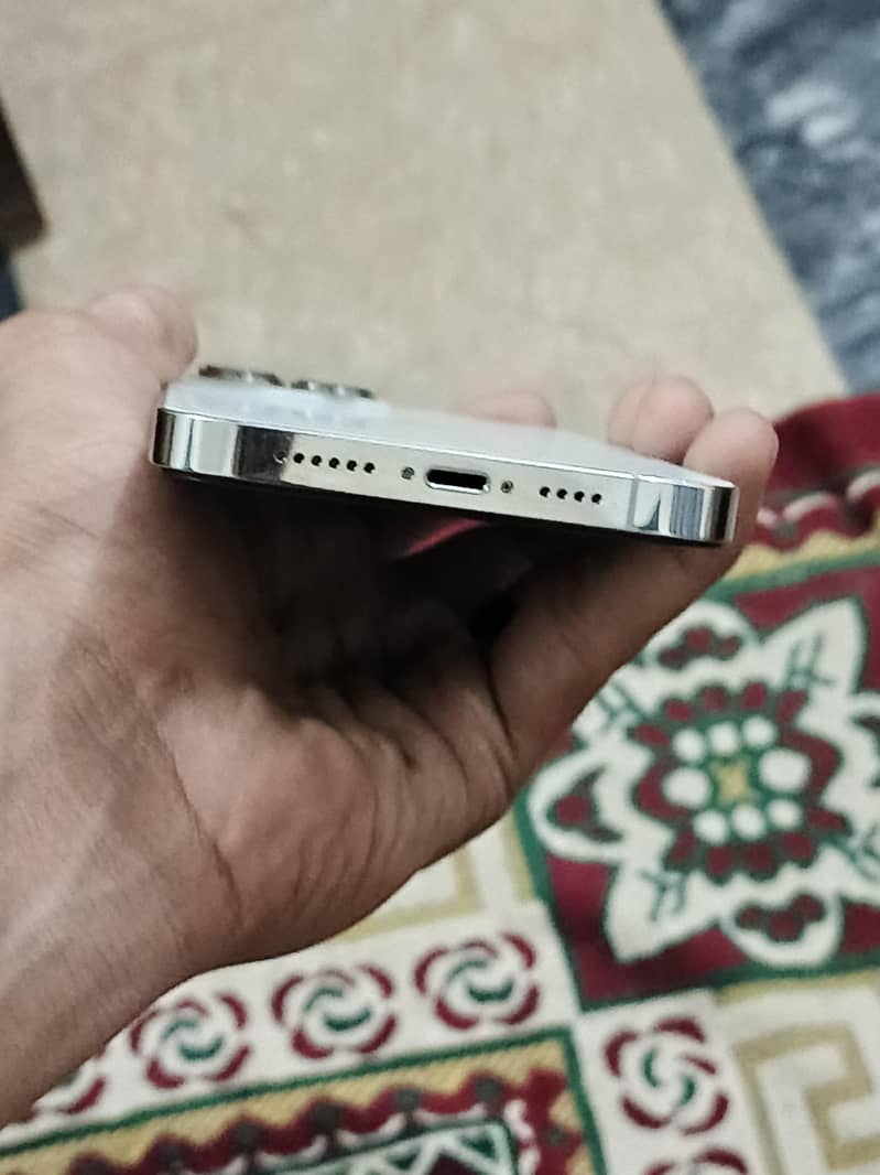 Apple iPhone 13 Pro Max 5