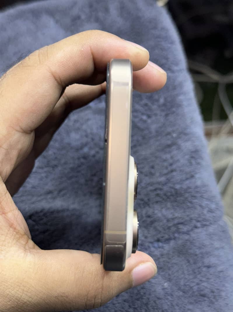 Apple iPhone 16 Pro Max 2