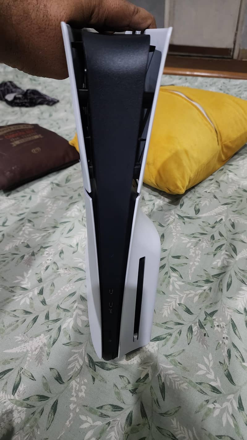 PS5 Slim 4