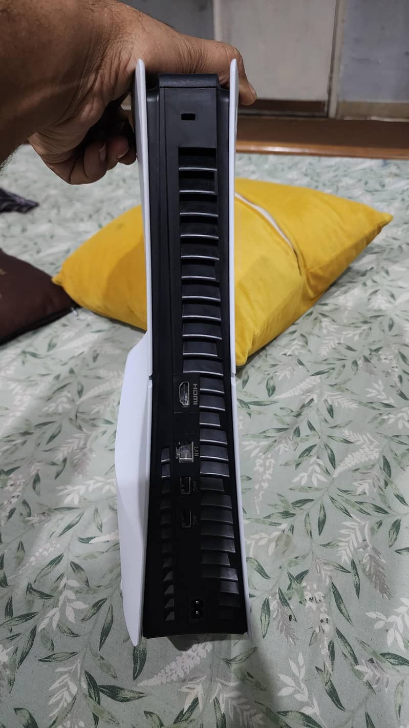 PS5 Slim 5