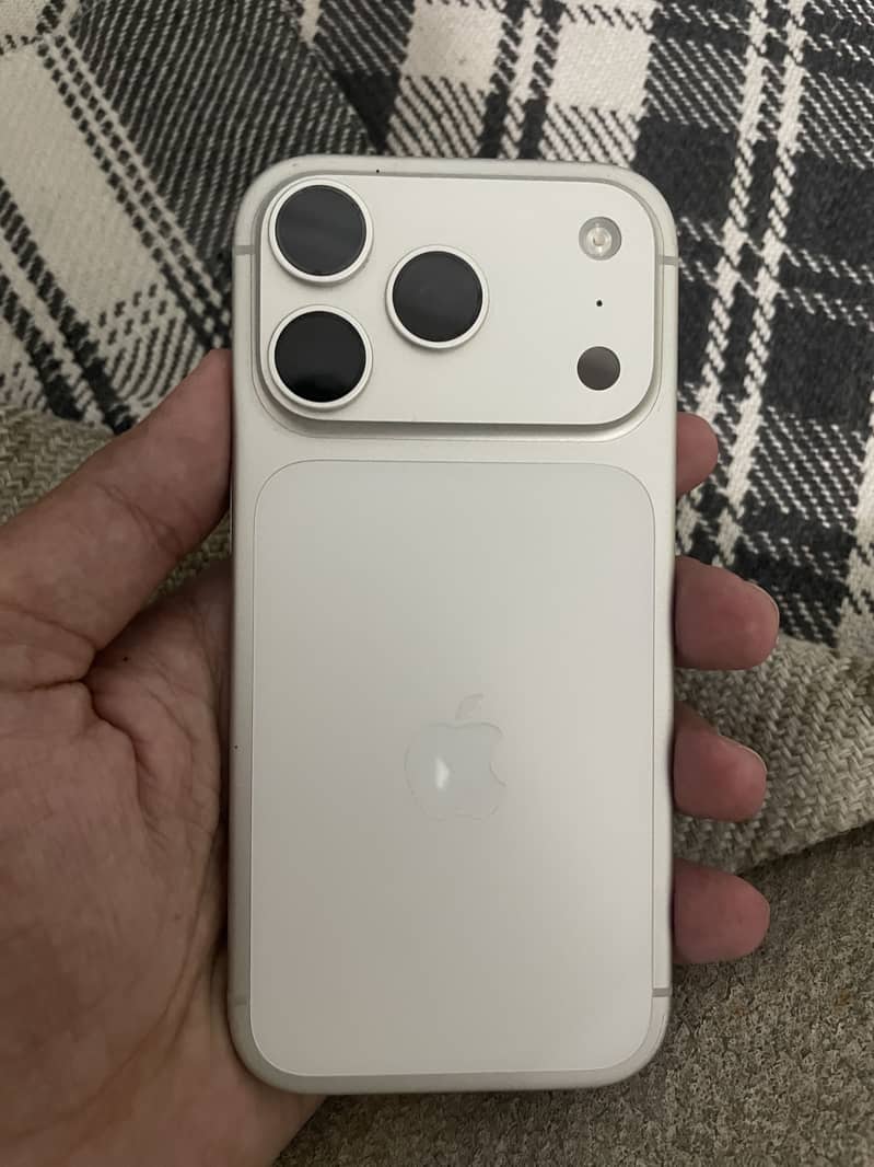 Apple iPhone 17 Pro 0