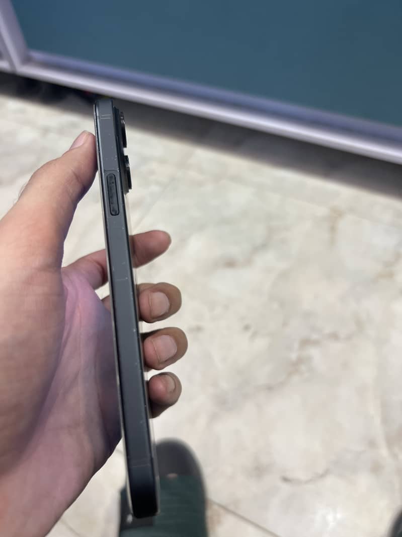 Apple iPhone 15 plus 2