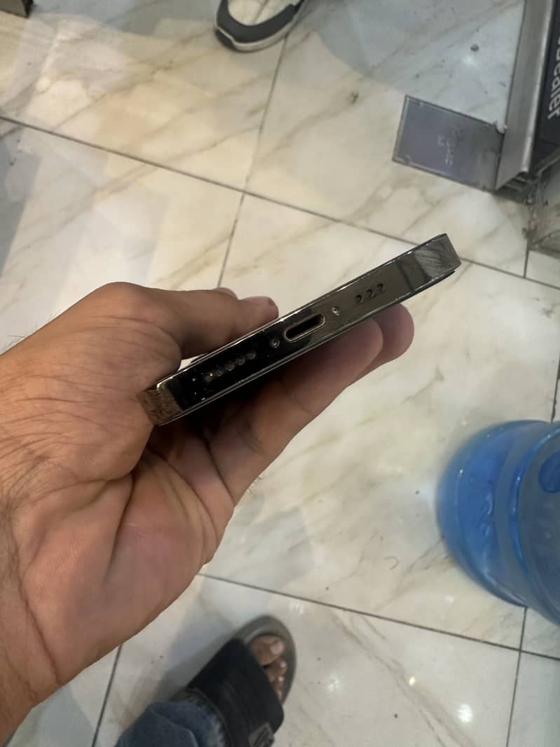 Apple iPhone 12 Pro 4