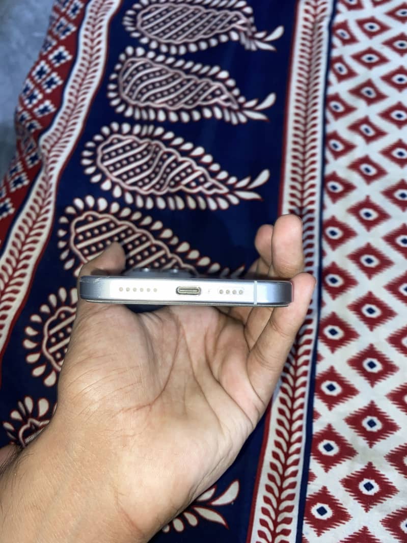 Apple iPhone 15 Pro Max 1