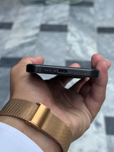 Apple iPhone 15