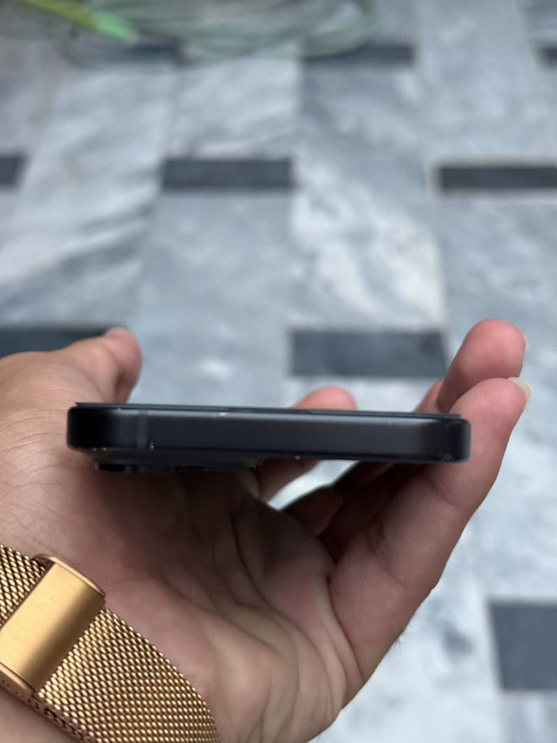 Apple iPhone 15 4