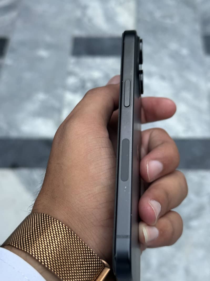 Apple iPhone 15 6