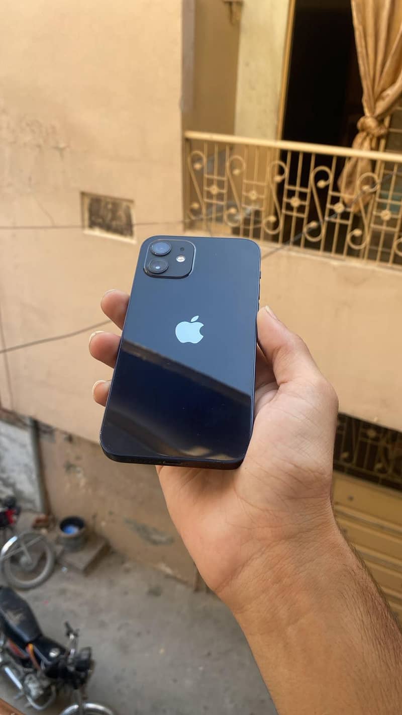 Apple iPhone 12 1