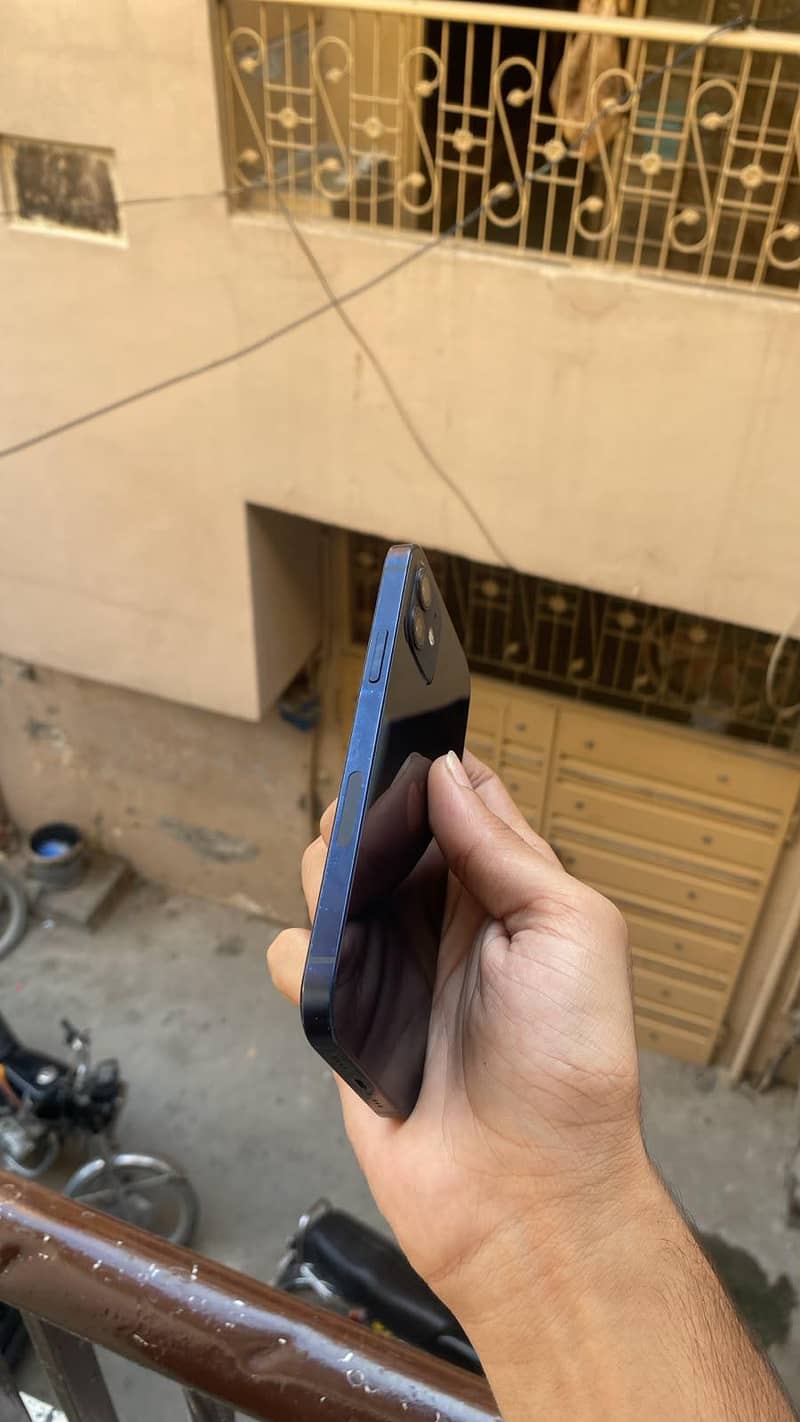 Apple iPhone 12 3