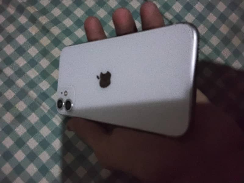 Apple iPhone 11 3