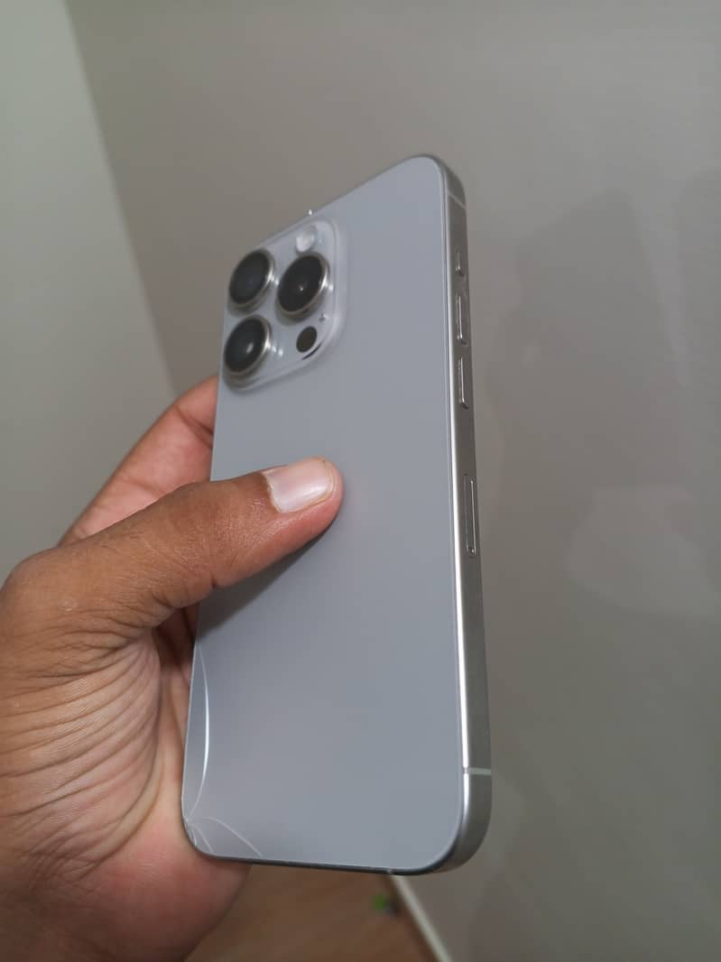 Apple iPhone 15 Pro 2
